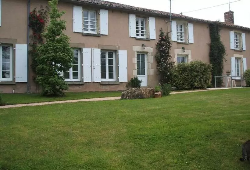 Aamiaismajoitus (B&B) Chambres D Hôtes La Charrière