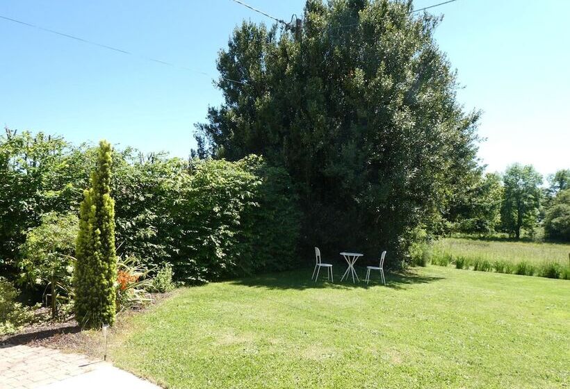 Bed and Breakfast Chambres D Hôtes La Charrière