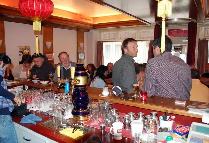 ホテル Hôtel De L Ours