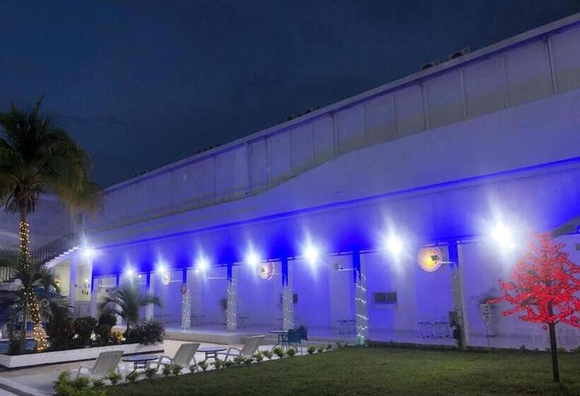 هتل Mall Santana Del Río