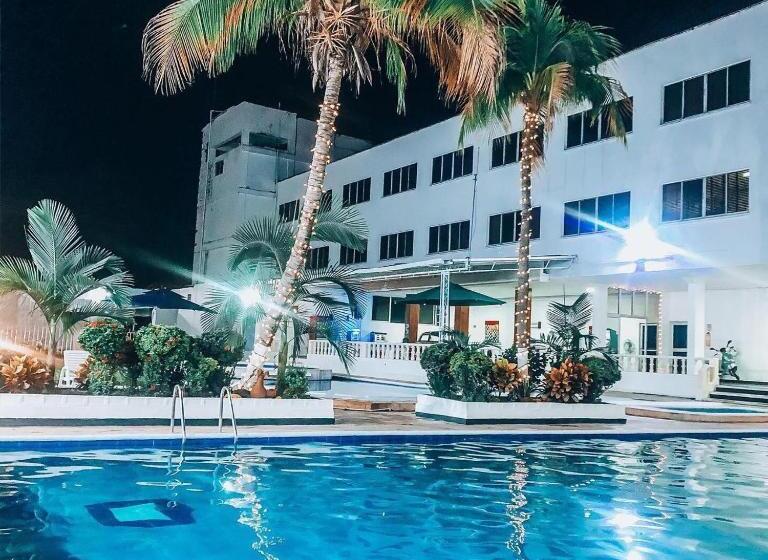 هتل Mall Santana Del Río