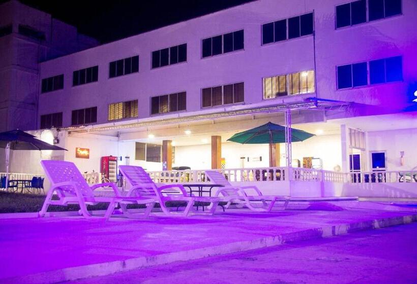 هتل Mall Santana Del Río