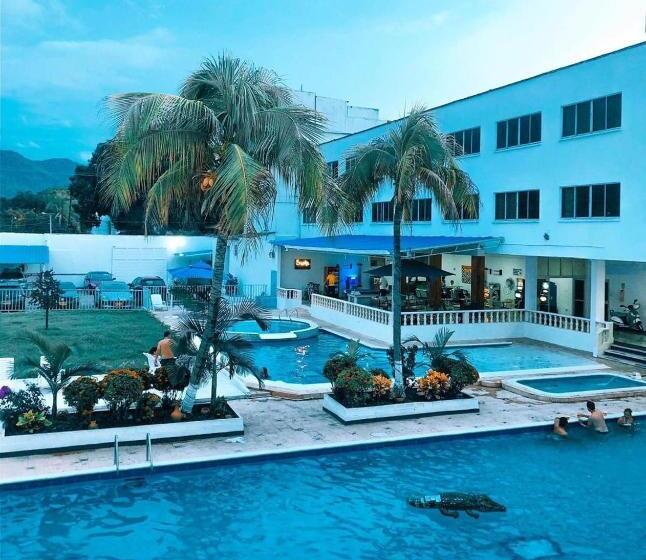 هتل Mall Santana Del Río