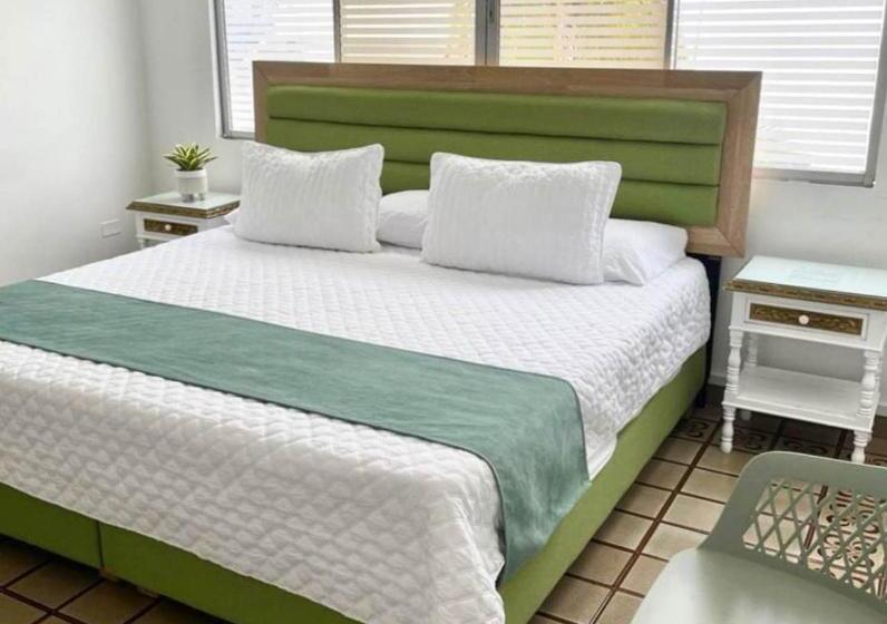 هتل Mall Santana Del Río