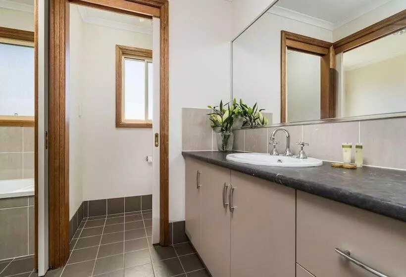 Hotelli Reflections Grabine Lakeside   Holiday Park