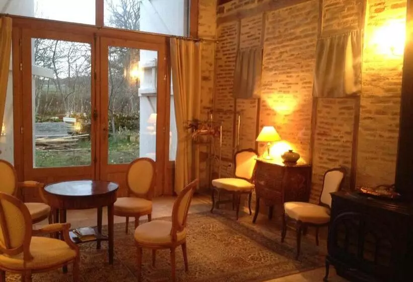 ペンション La Thibaude   Livry