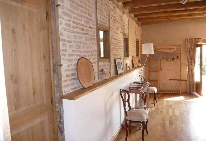 ペンション La Thibaude   Livry