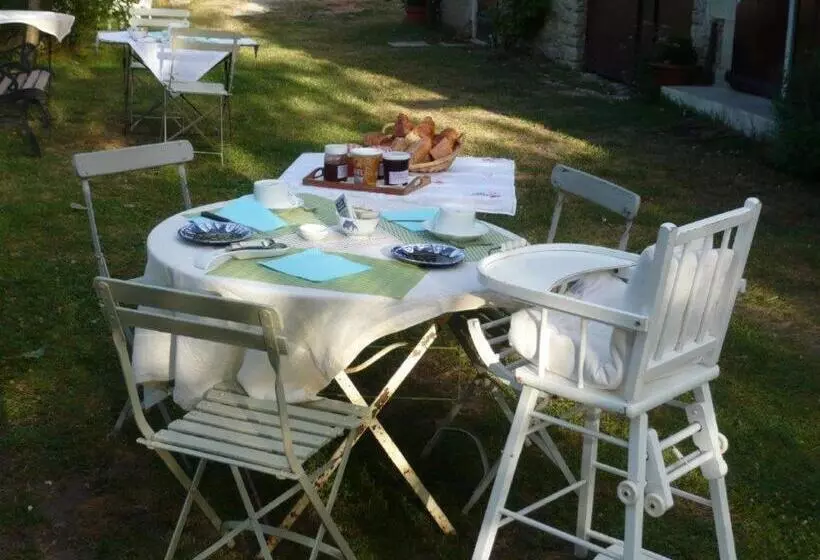 ペンション La Thibaude   Livry