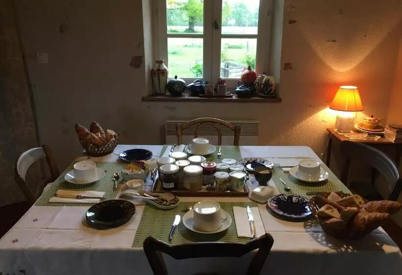 ペンション La Thibaude   Livry