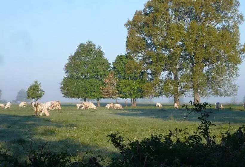 ペンション La Thibaude   Livry