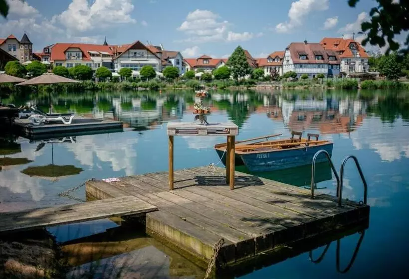 Seehotel Niedernberg   Das Dorf Am See