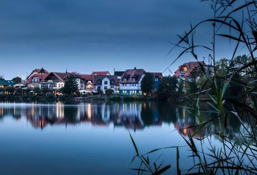 Seehotel Niedernberg   Das Dorf Am See