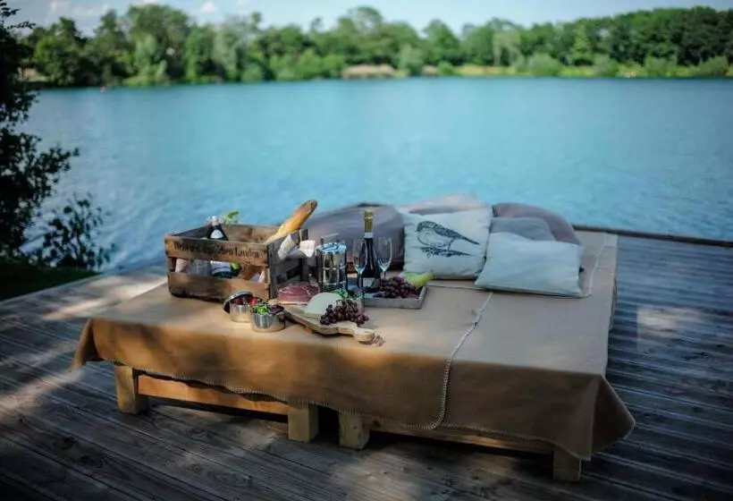 Seehotel Niedernberg   Das Dorf Am See