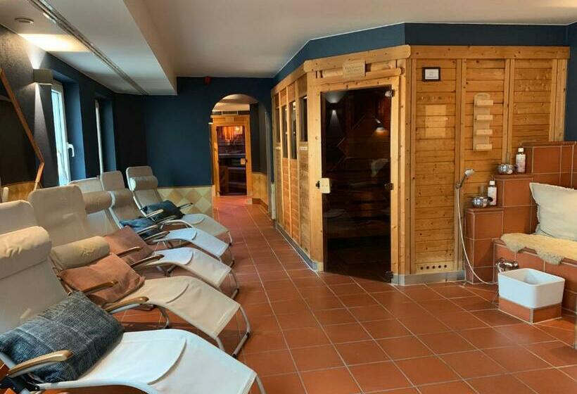 Seehotel Niedernberg   Das Dorf Am See