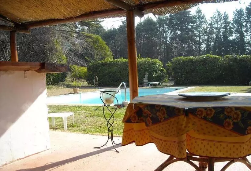 Aamiaismajoitus (B&B) Embarben Maison D Hotes