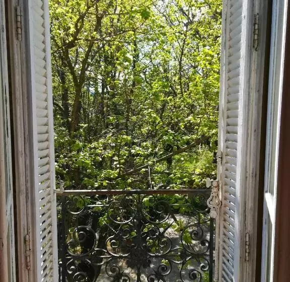 Aamiaismajoitus (B&B) Embarben Maison D Hotes