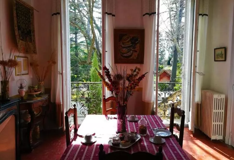 Aamiaismajoitus (B&B) Embarben Maison D Hotes