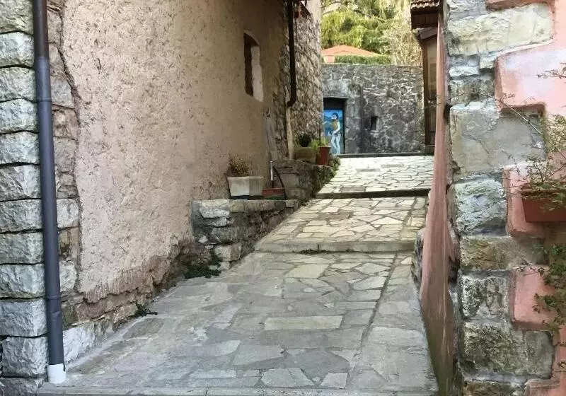 Aamiaismajoitus (B&B) New Arcobaleno Ossegna