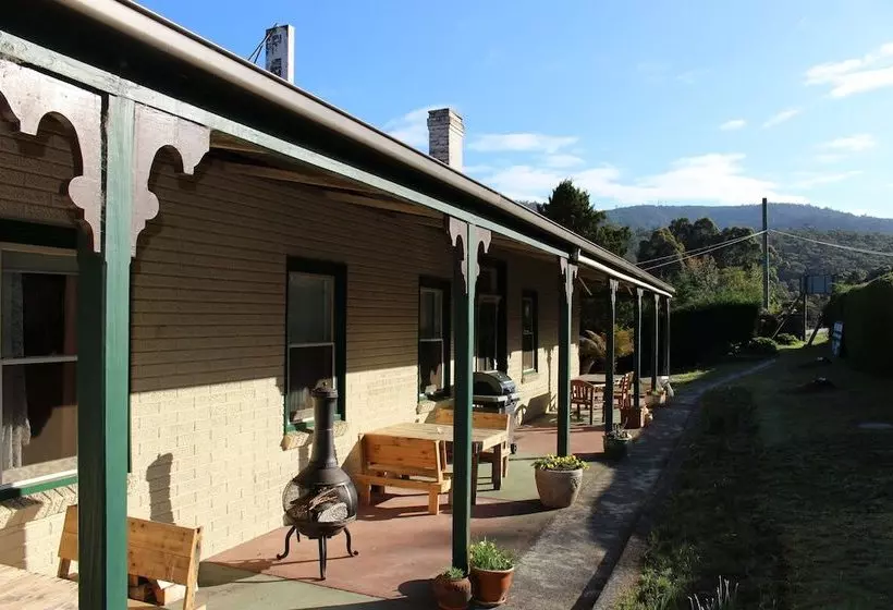 Hostelli The National Park  & Pub