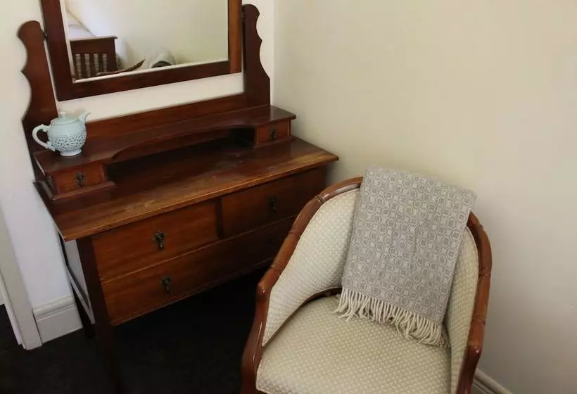 Hostelli The National Park  & Pub