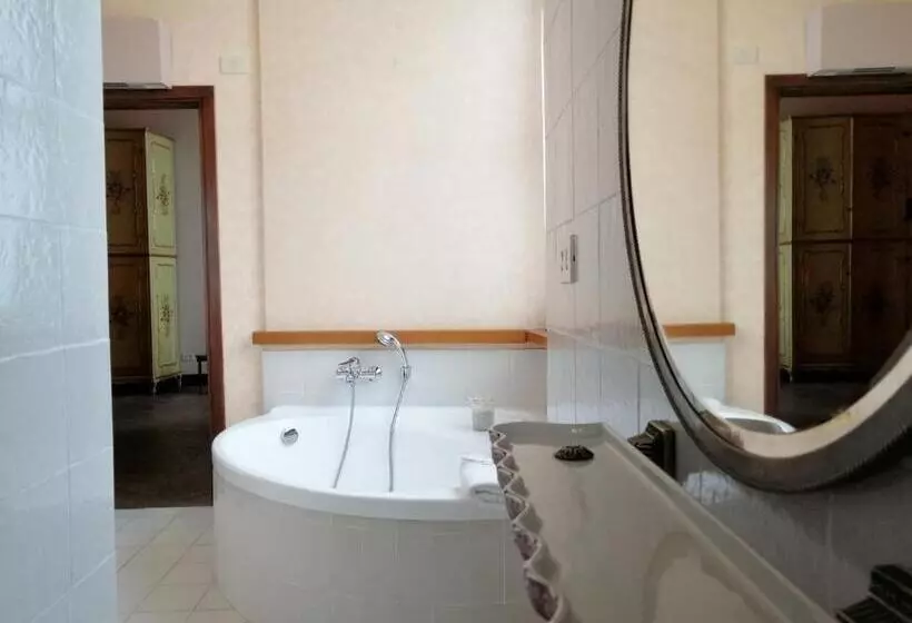 Castello Di Compiano Hotel Relais Museum