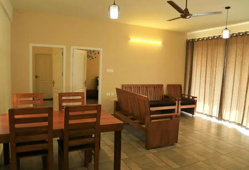 Hotelli Taaza Holiday Hills