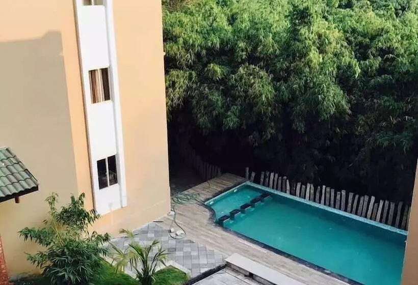 Hotelli Taaza Holiday Hills