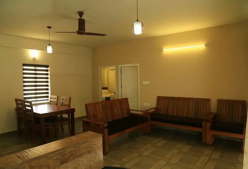 Hotelli Taaza Holiday Hills