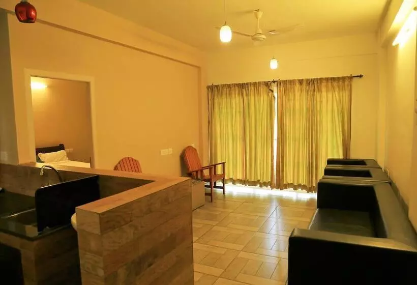 Hotelli Taaza Holiday Hills