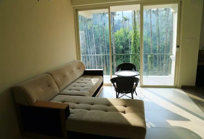 Hotelli Taaza Holiday Hills