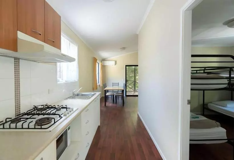 Hotelli Tiona Holiday Park