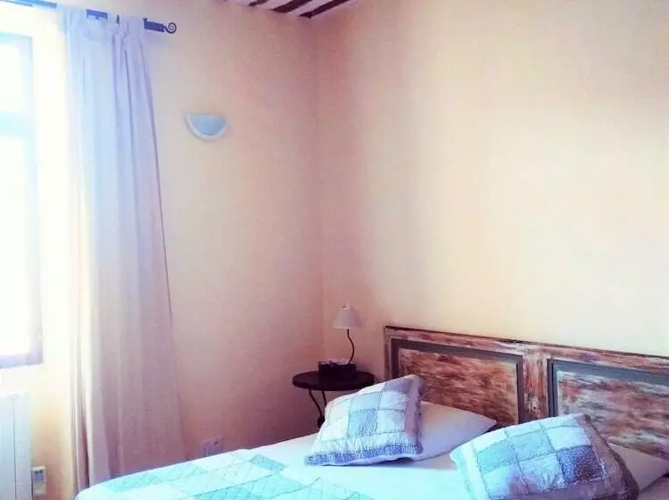 Aamiaismajoitus (B&B) Chambre D Hôtes Face Au Lavoir