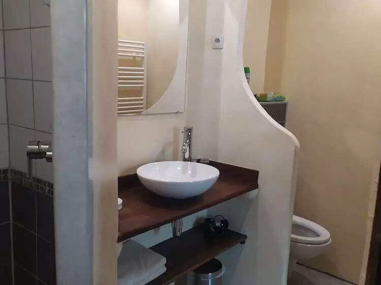 Aamiaismajoitus (B&B) Chambre D Hôtes Face Au Lavoir