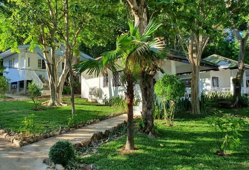 هتل Blue Bay Bungalow