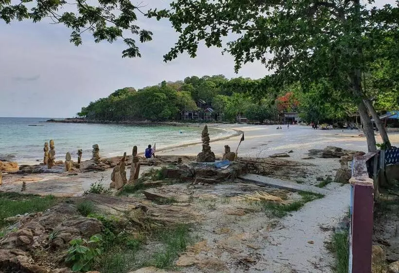هتل Blue Bay Bungalow