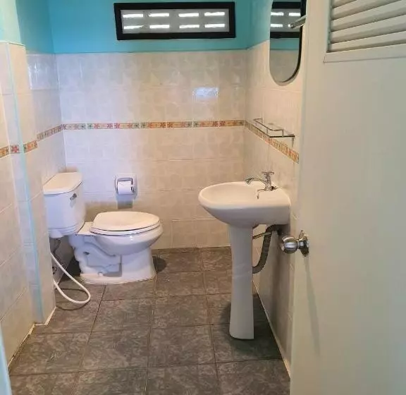 هتل Blue Bay Bungalow