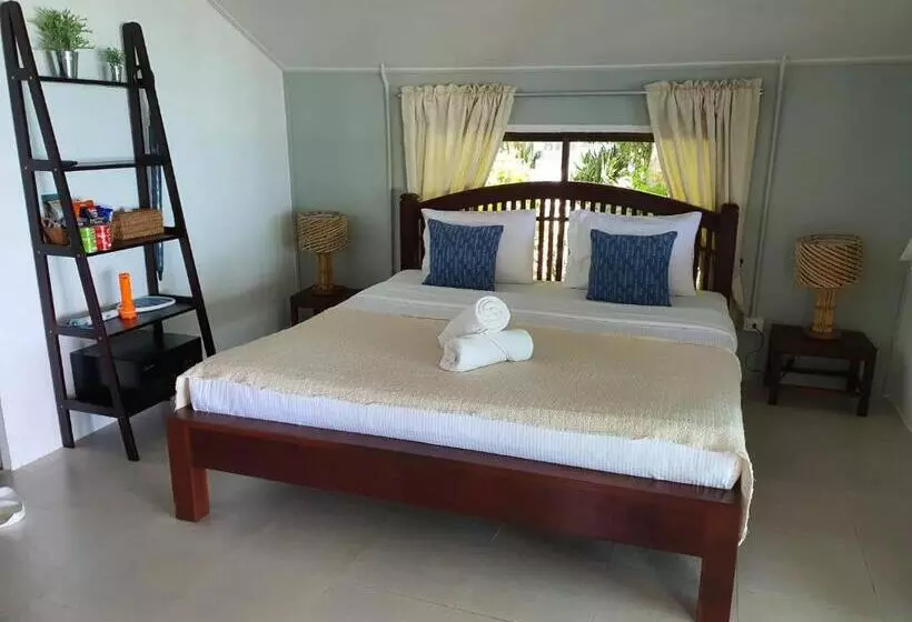 هتل Blue Bay Bungalow