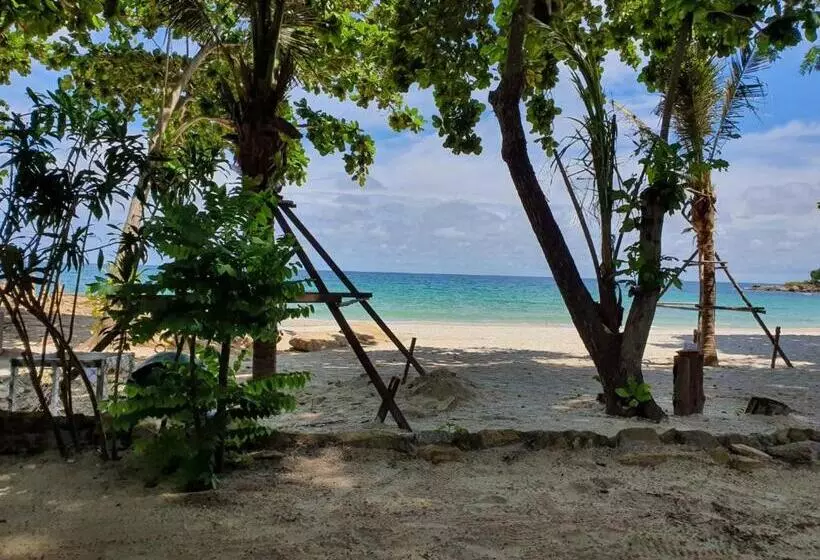 هتل Blue Bay Bungalow