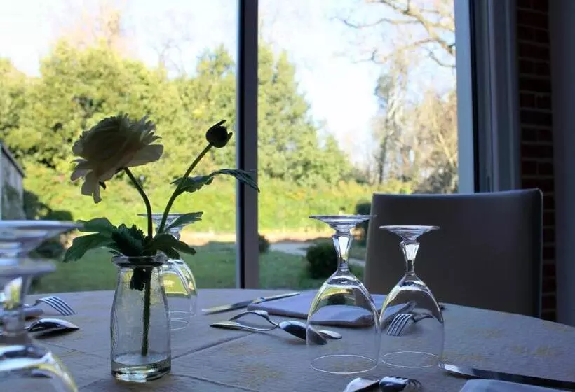 ホテル Clos De La Court D Aron