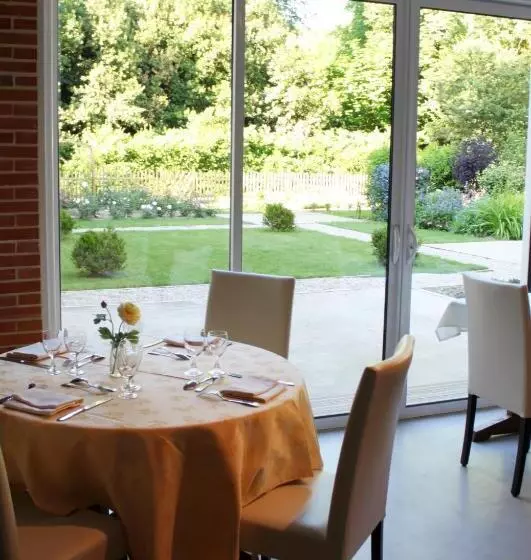 ホテル Clos De La Court D Aron