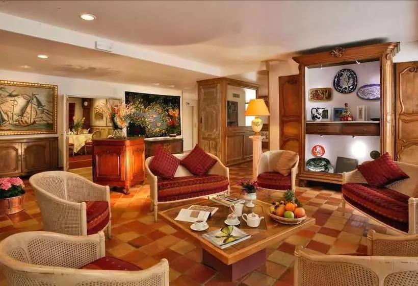 Hotelli Les Trois Soleils