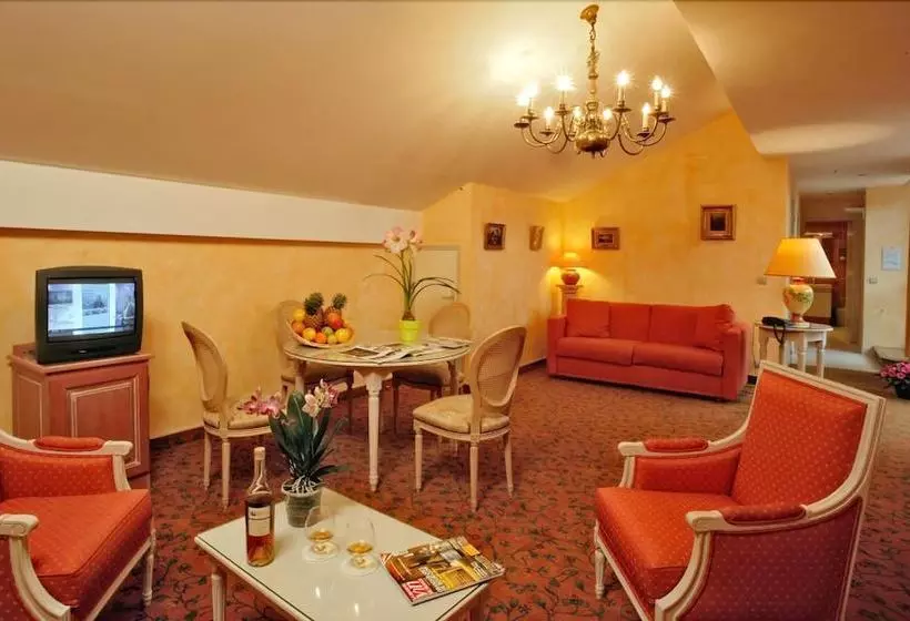 Hotelli Les Trois Soleils