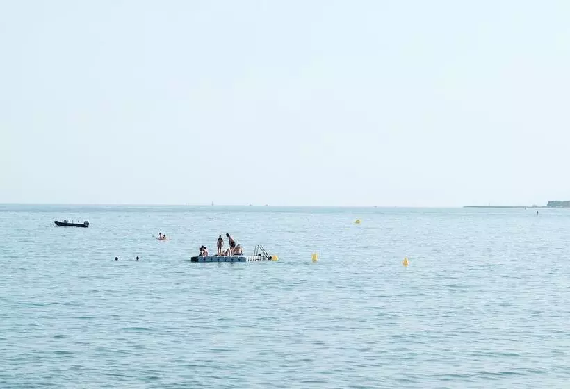 Hotelli Playa Montroig Camping Resort