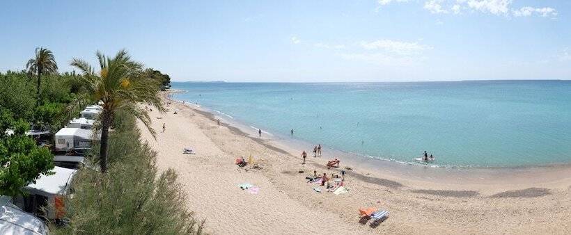 Отель Playa Montroig Camping Resort