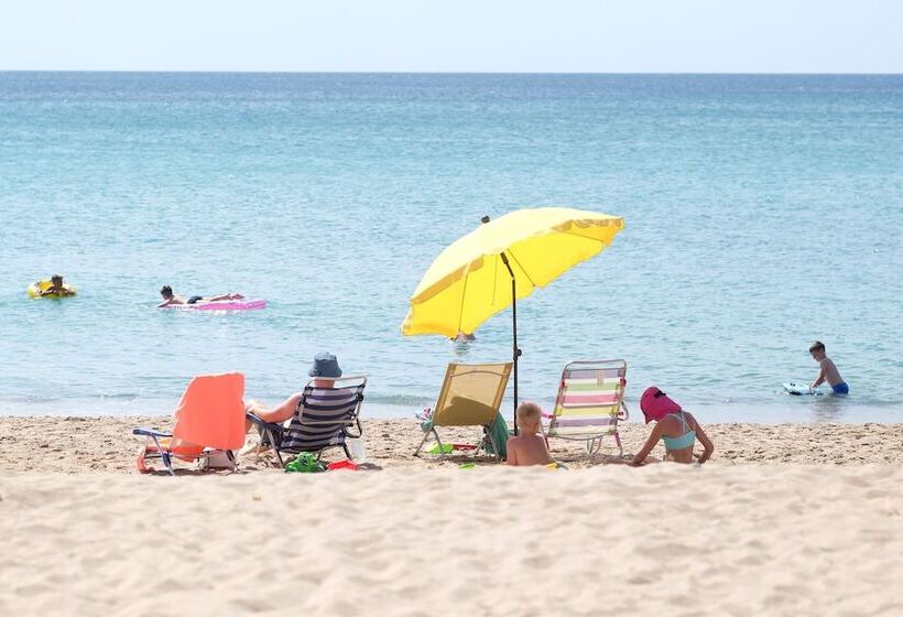 Отель Playa Montroig Camping Resort