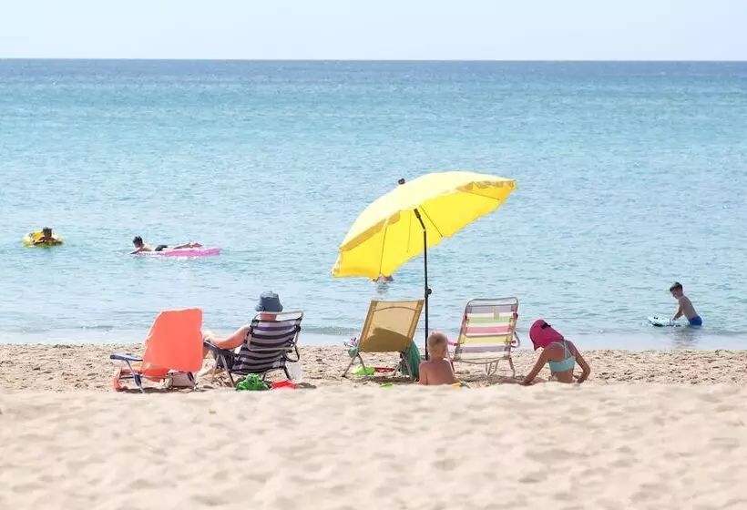 Hotelli Playa Montroig Camping Resort