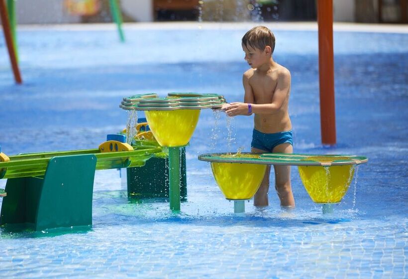 Отель Playa Montroig Camping Resort