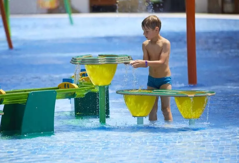 Hotelli Playa Montroig Camping Resort