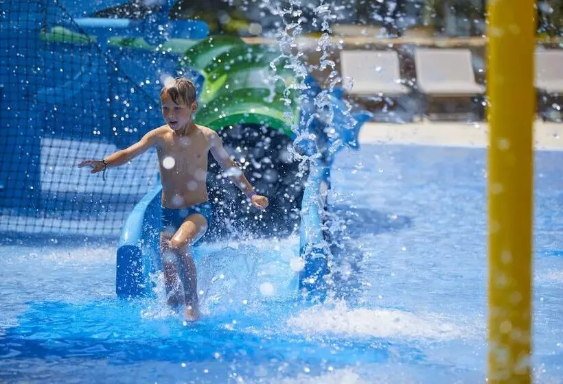 Hotelli Playa Montroig Camping Resort