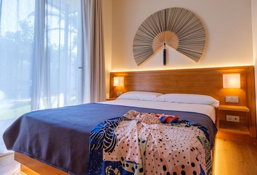 Отель Playa Montroig Camping Resort